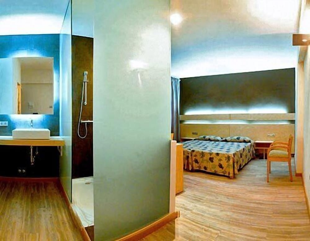 Hotel Florencio — Hotel rooms in San Antonio, Balearic Islands