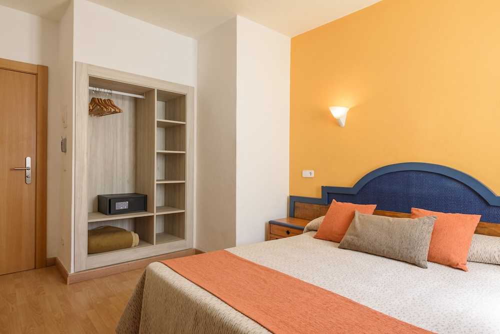 Hotel Florencio — Hotel rooms in San Antonio, Balearic Islands