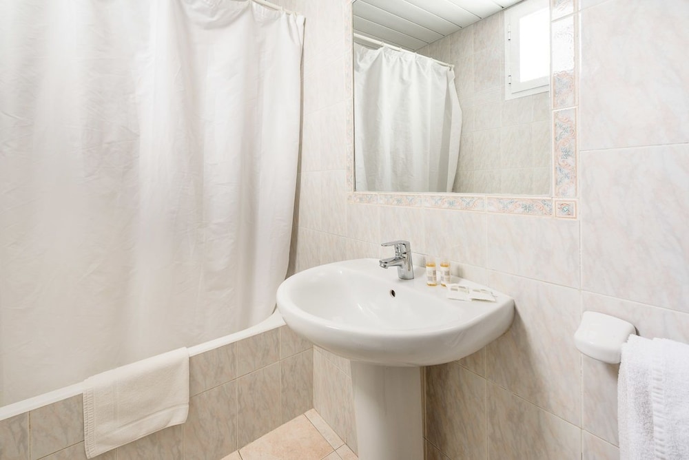 Hotel Florencio — Hotel rooms in San Antonio, Balearic Islands