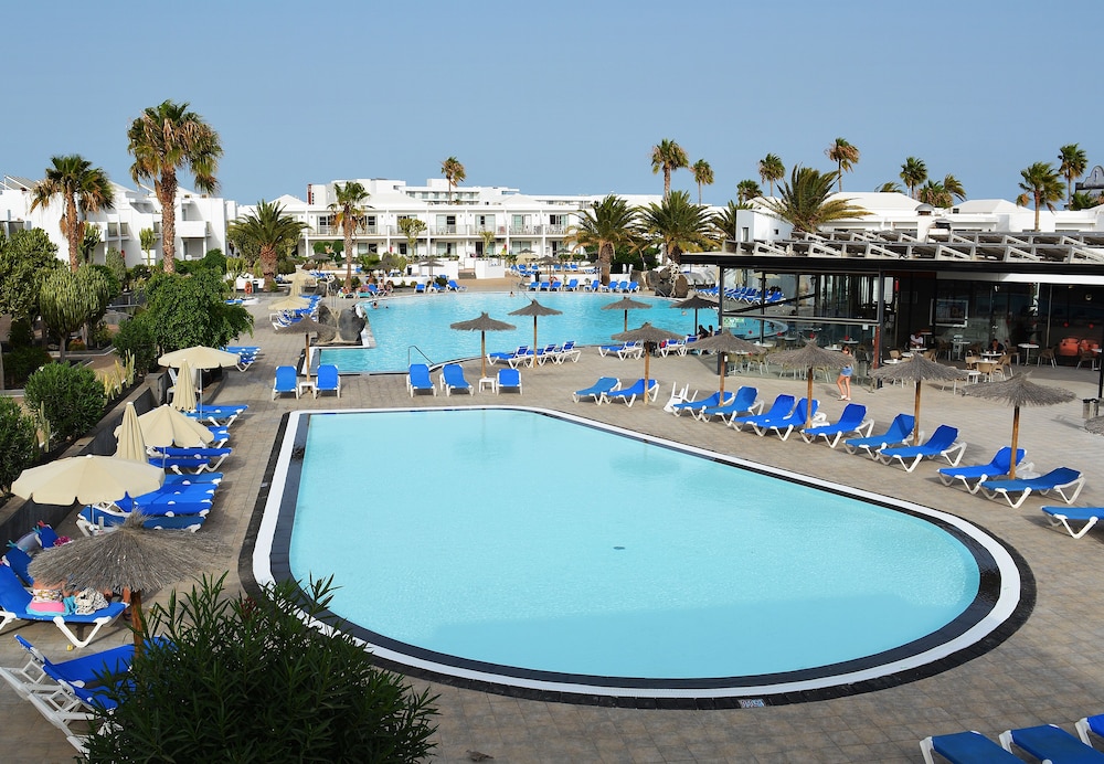 Hotel Floresta — Swimming pool in Puerto del Carmen, Canary Islands