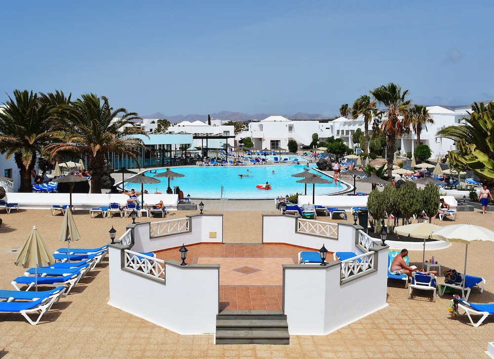 Hotel Floresta — Swimming pool in Puerto del Carmen, Canary Islands