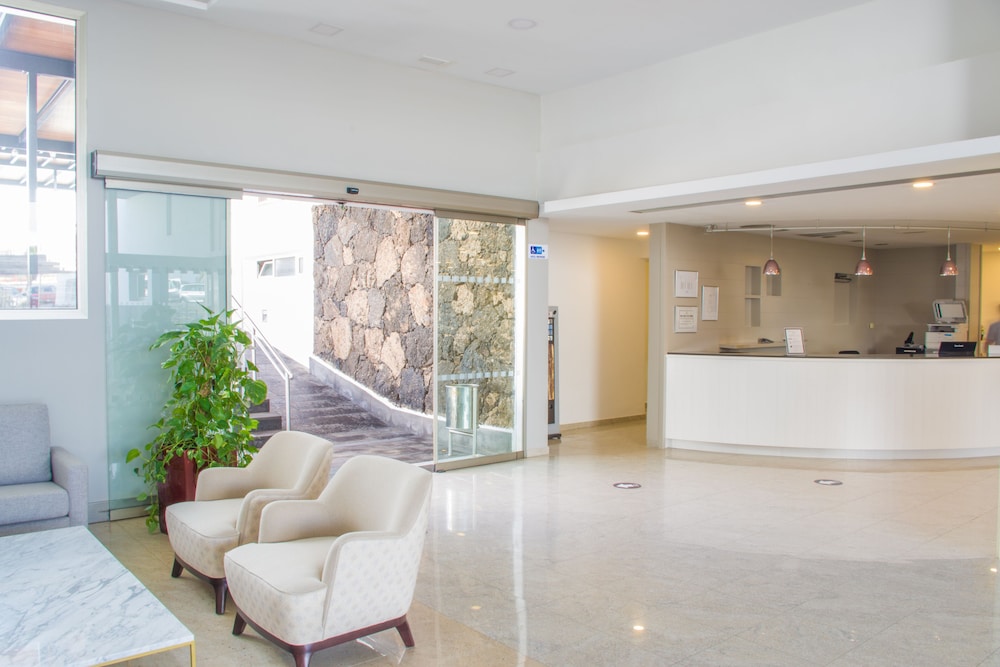 Hotel Floresta — Hotel building in Puerto del Carmen, Canary Islands