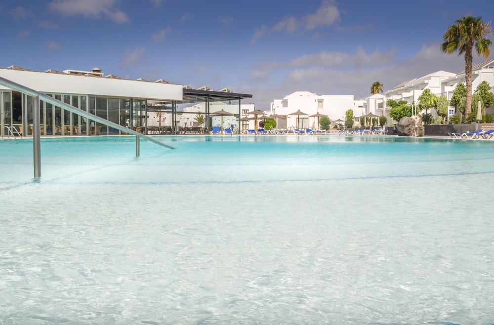 Hotel Floresta — Swimming pool in Puerto del Carmen, Canary Islands