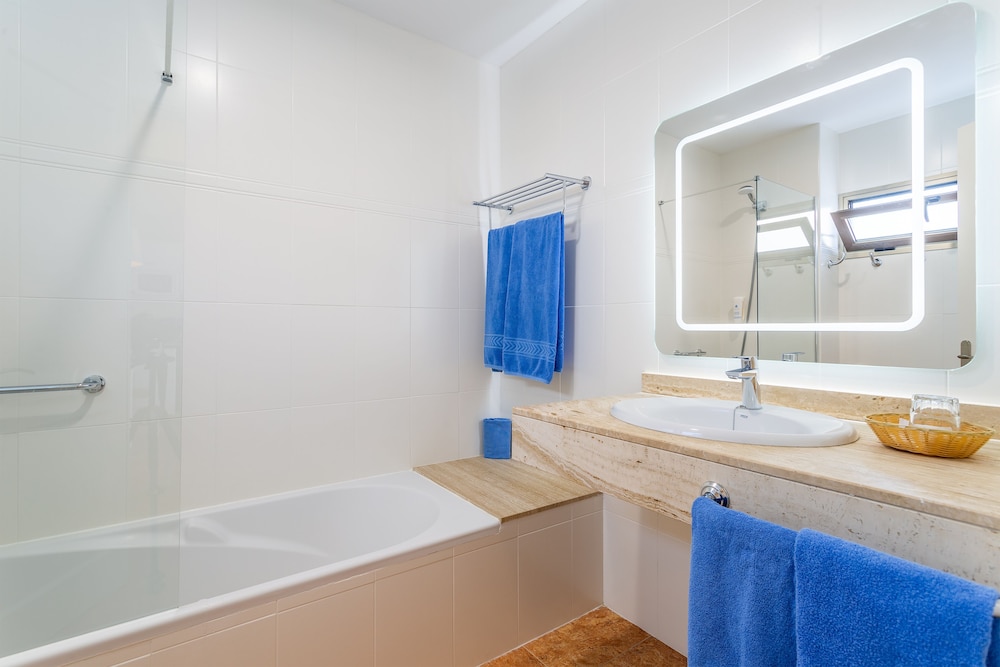 Hotel Floresta — Hotel rooms in Puerto del Carmen, Canary Islands