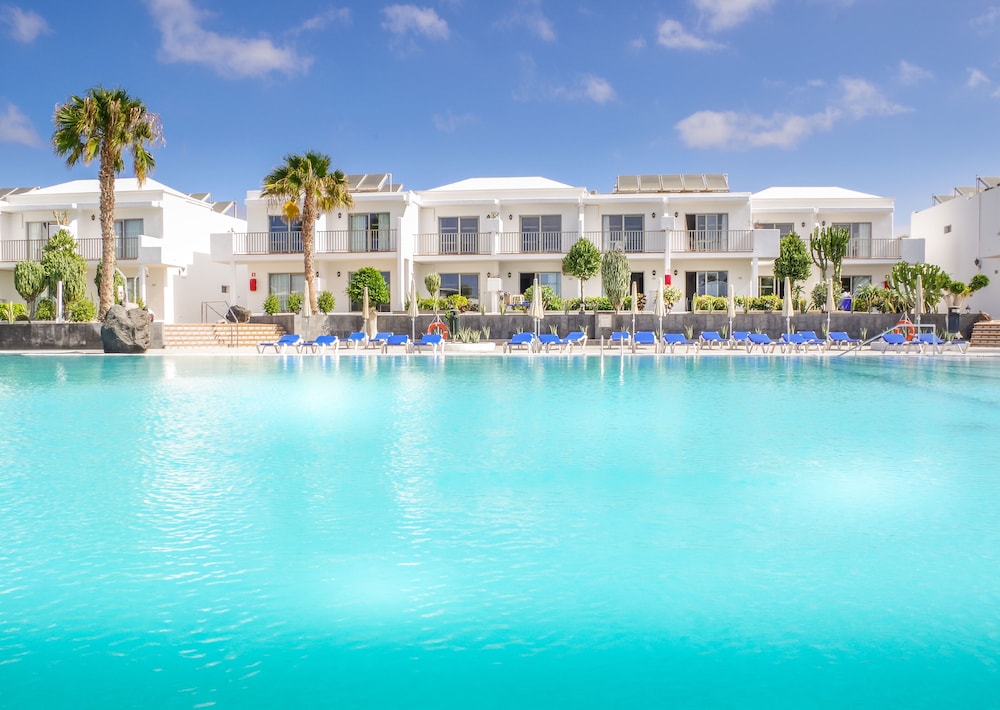 Hotel Floresta — Swimming pool in Puerto del Carmen, Canary Islands