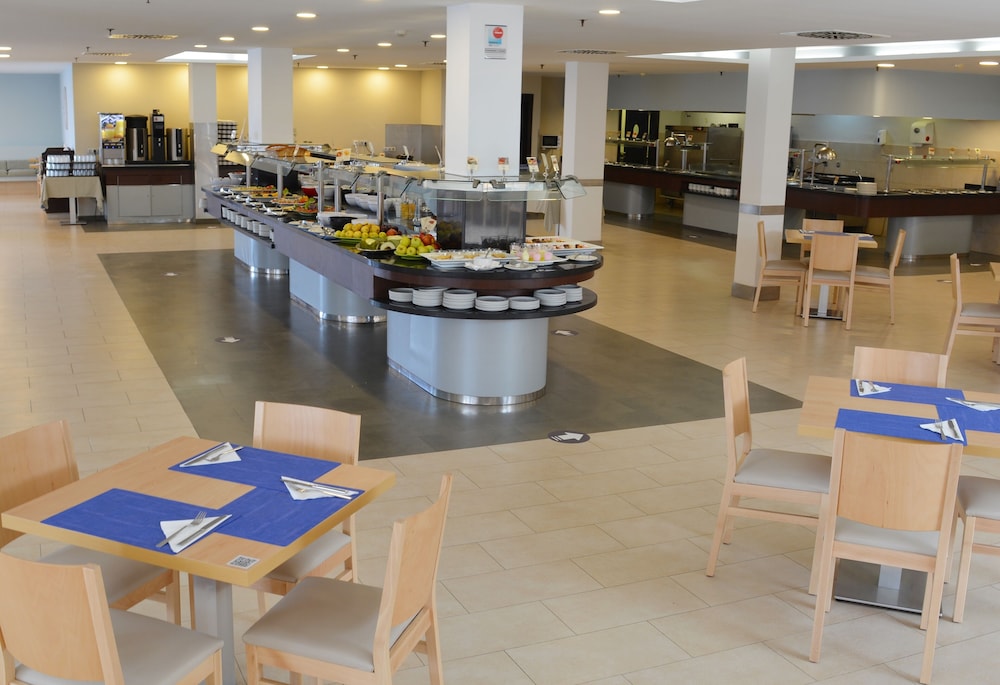 Hotel Floresta — Restaurant & bars in Puerto del Carmen, Canary Islands