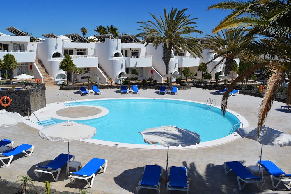 Hotel Floresta — Swimming pool in Puerto del Carmen, Canary Islands