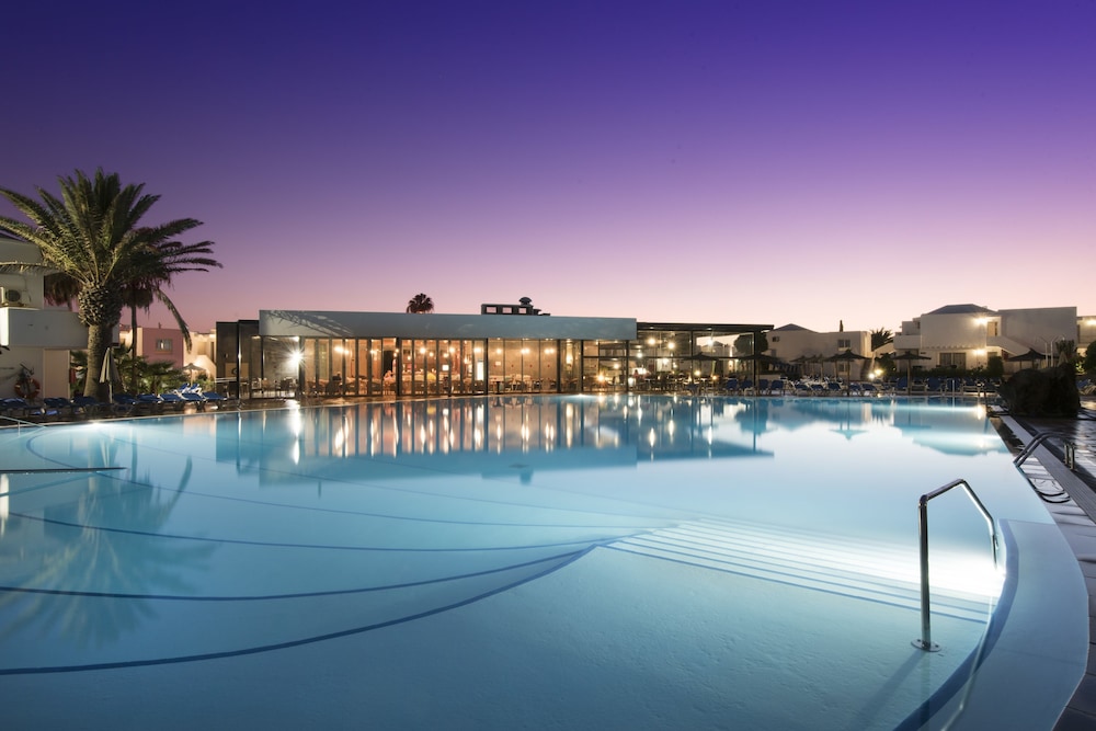 Hotel Floresta — Swimming pool in Puerto del Carmen, Canary Islands