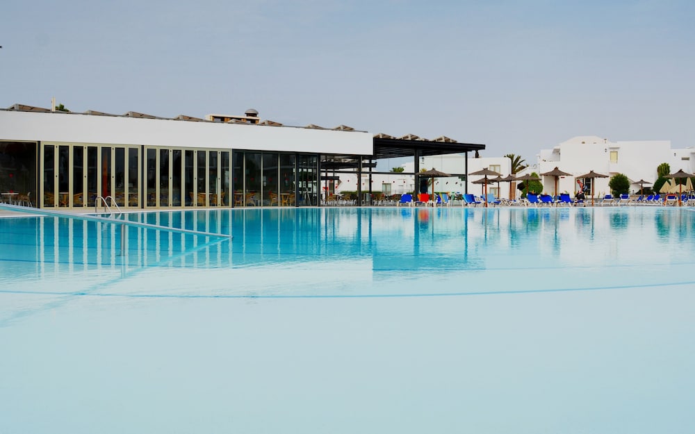 Hotel Floresta — Swimming pool in Puerto del Carmen, Canary Islands
