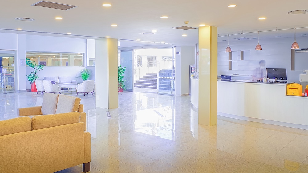 Hotel Floresta — Hotel building in Puerto del Carmen, Canary Islands