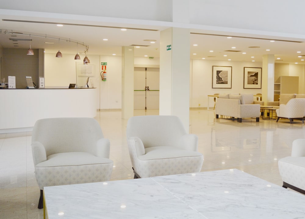 Hotel Floresta — Hotel building in Puerto del Carmen, Canary Islands