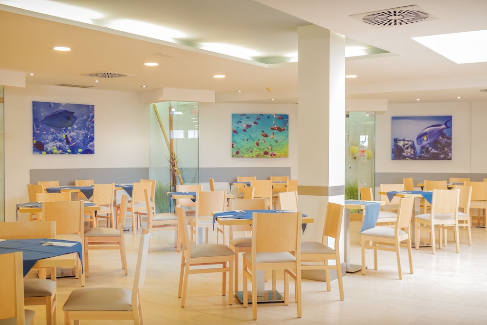 Hotel Floresta — Restaurant & bars in Puerto del Carmen, Canary Islands