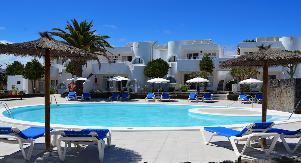Hotel Floresta — Swimming pool in Puerto del Carmen, Canary Islands