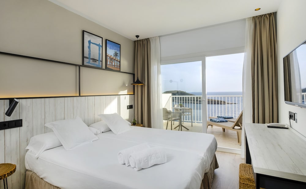 Hotel Florida Magaluf - Adults Only — Hotel rooms in Magaluf, Balearic Islands