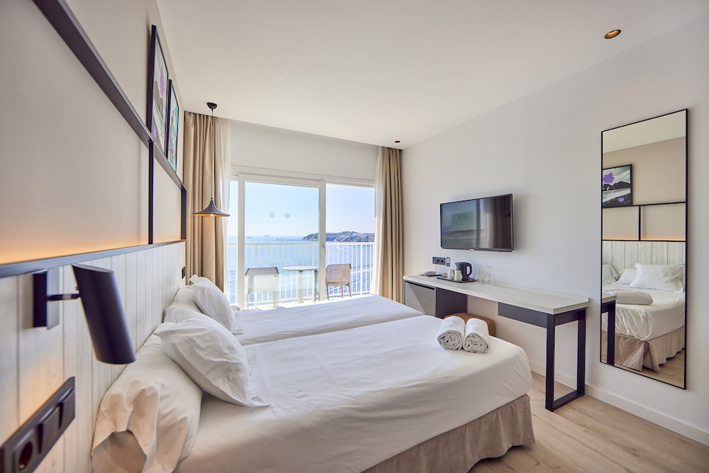 Hotel Florida Magaluf - Adults Only — Hotel rooms in Magaluf, Balearic Islands