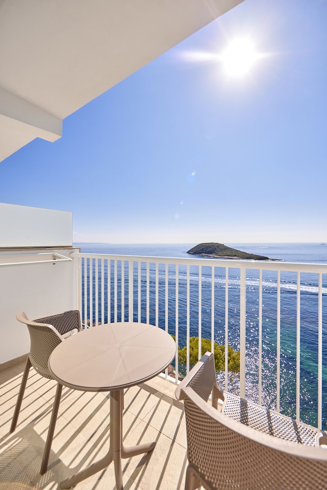 Hotel Florida Magaluf - Adults Only — Hotel rooms in Magaluf, Balearic Islands