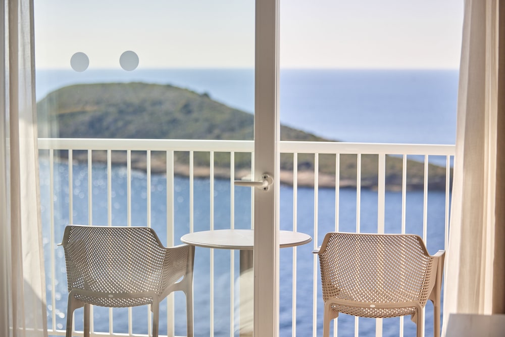 Hotel Florida Magaluf - Adults Only — Hotel rooms in Magaluf, Balearic Islands