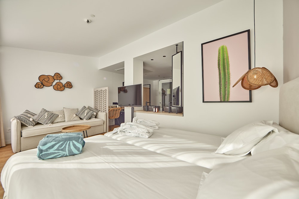 Hotel Florida Magaluf - Adults Only — Hotel rooms in Magaluf, Balearic Islands