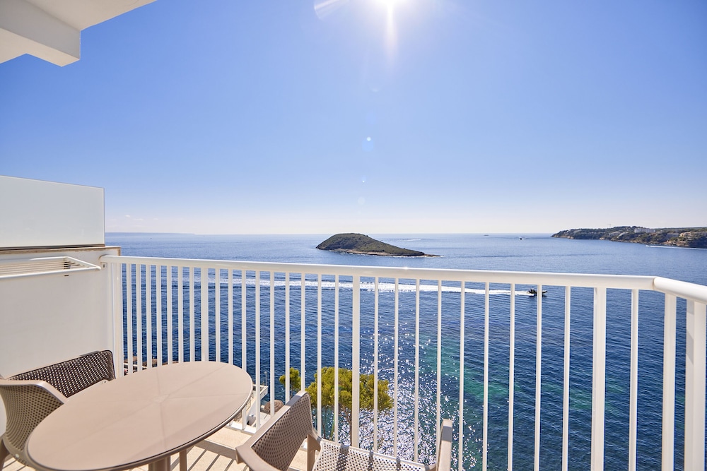 Hotel Florida Magaluf - Adults Only — Hotel rooms in Magaluf, Balearic Islands