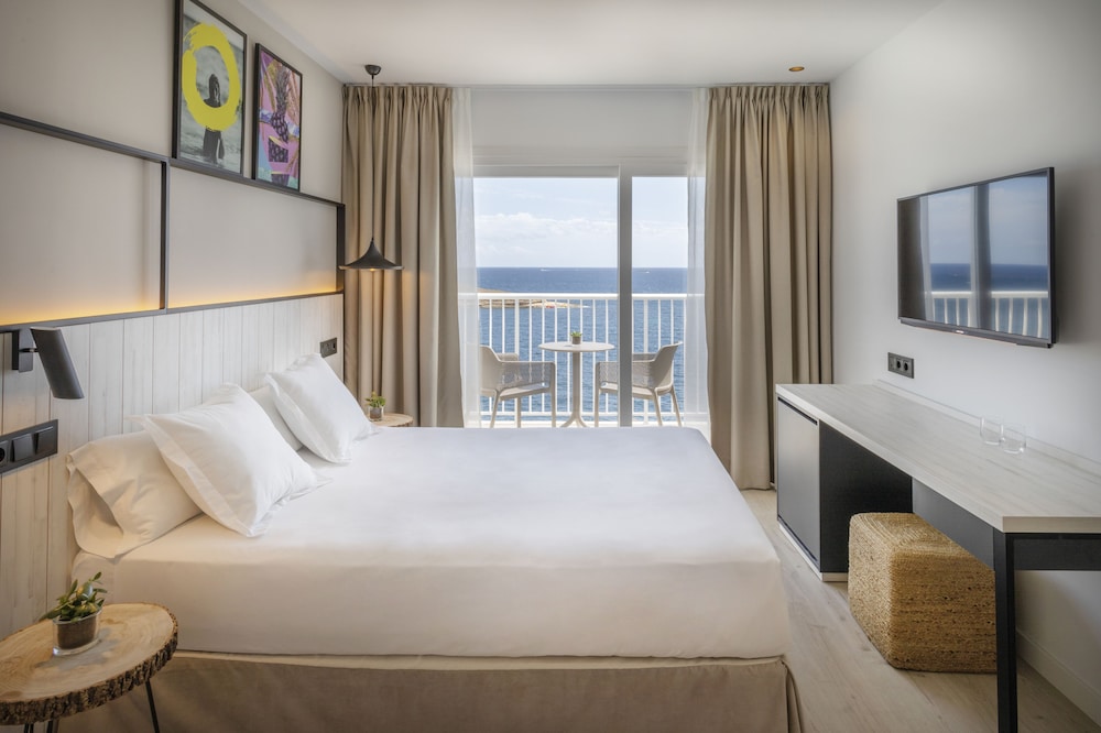 Hotel Florida Magaluf - Adults Only — Hotel rooms in Magaluf, Balearic Islands