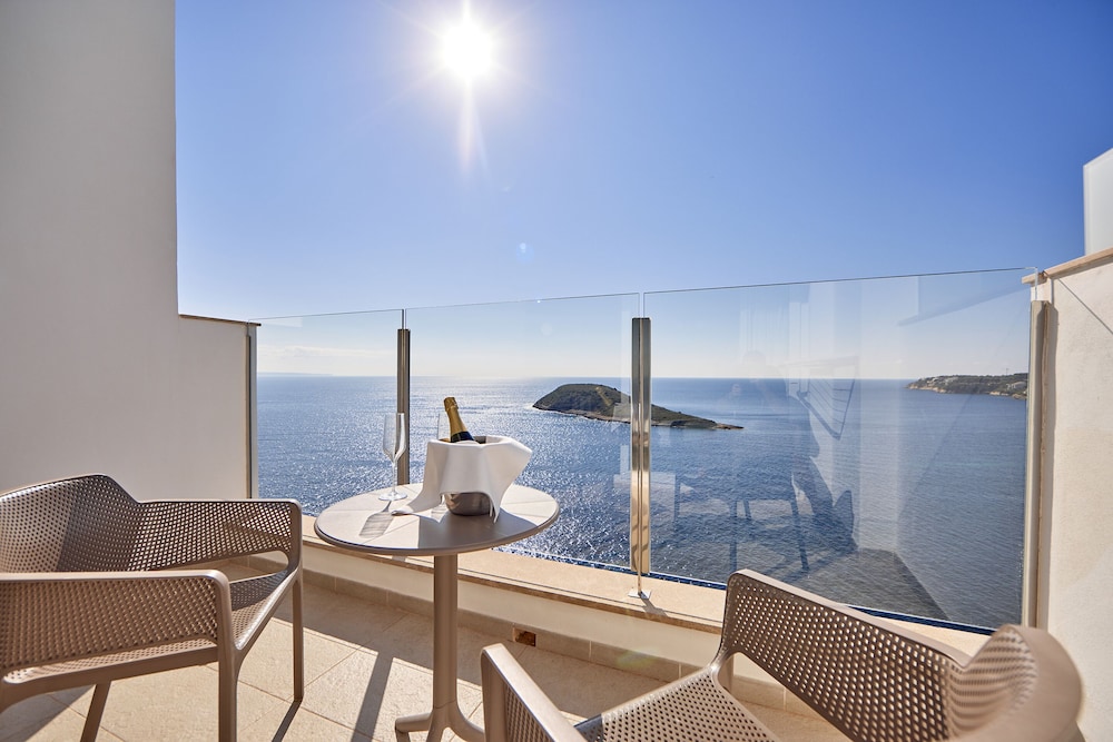 Hotel Florida Magaluf - Adults Only — Hotel rooms in Magaluf, Balearic Islands