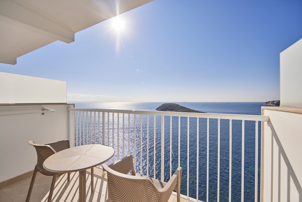 Hotel Florida Magaluf - Adults Only — Hotel rooms in Magaluf, Balearic Islands