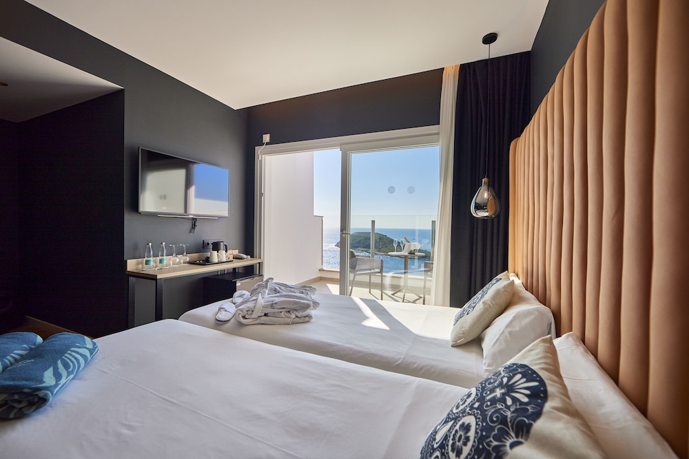 Hotel Florida Magaluf - Adults Only — Hotel rooms in Magaluf, Balearic Islands