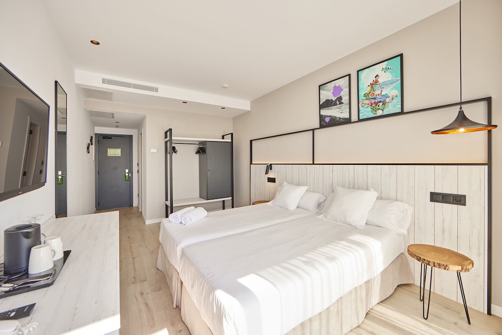 Hotel Florida Magaluf - Adults Only — Hotel rooms in Magaluf, Balearic Islands