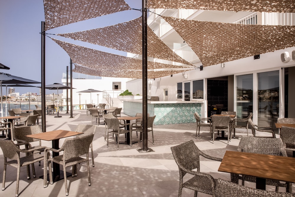 Hotel Florida Magaluf - Adults Only — Restaurant & bars in Magaluf, Balearic Islands