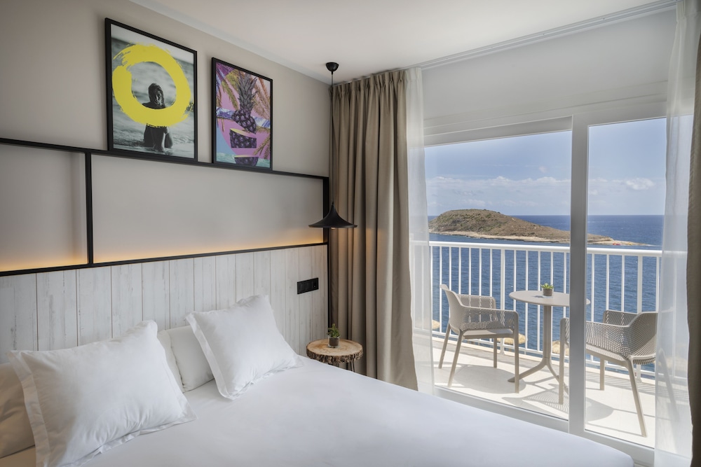 Hotel Florida Magaluf - Adults Only — Hotel rooms in Magaluf, Balearic Islands