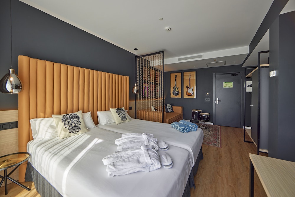 Hotel Florida Magaluf - Adults Only — Hotel rooms in Magaluf, Balearic Islands