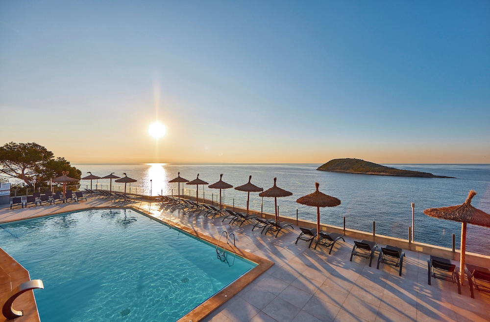 Hotel Florida Magaluf - Adults Only — Swimming pool in Magaluf, Balearic Islands