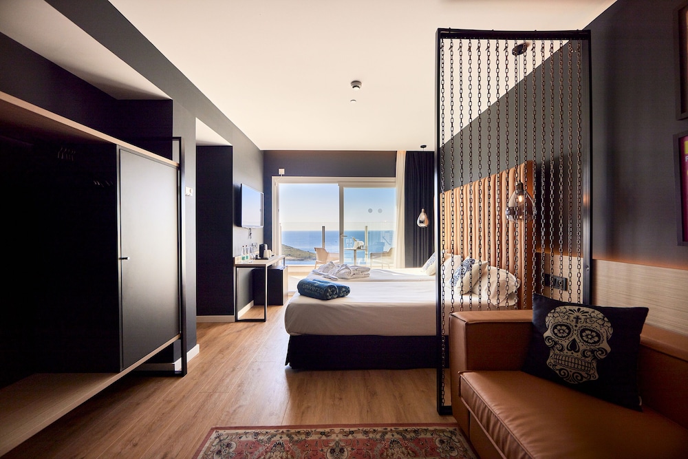 Hotel Florida Magaluf - Adults Only — Hotel rooms in Magaluf, Balearic Islands