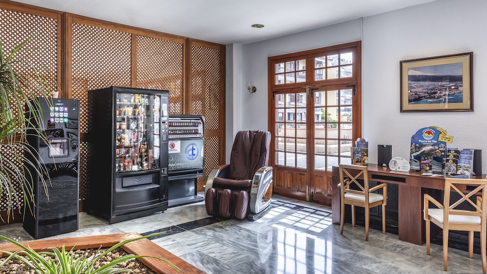 Apartamentos Be Smart Florida Plaza — Hotel building in Puerto de la Cruz, Canary Islands