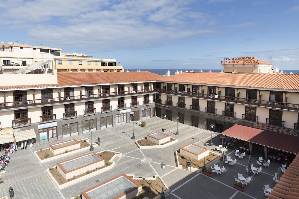 Apartamentos Be Smart Florida Plaza — Hotel building in Puerto de la Cruz, Canary Islands