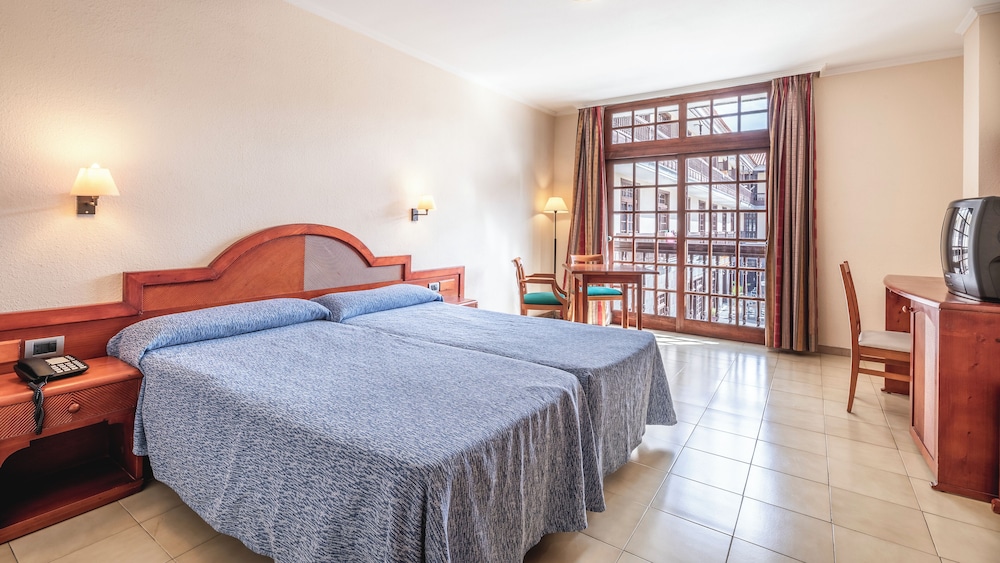 Apartamentos Be Smart Florida Plaza — Hotel rooms in Puerto de la Cruz, Canary Islands