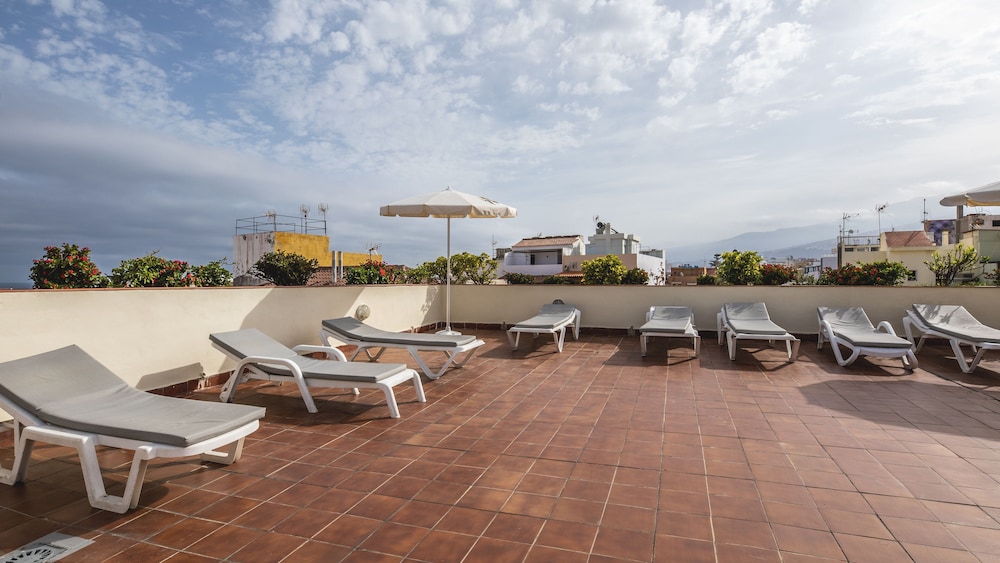 Apartamentos Be Smart Florida Plaza — Hotel building in Puerto de la Cruz, Canary Islands