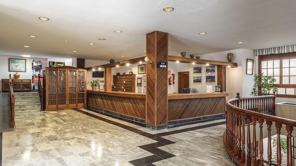 Apartamentos Be Smart Florida Plaza — Hotel building in Puerto de la Cruz, Canary Islands