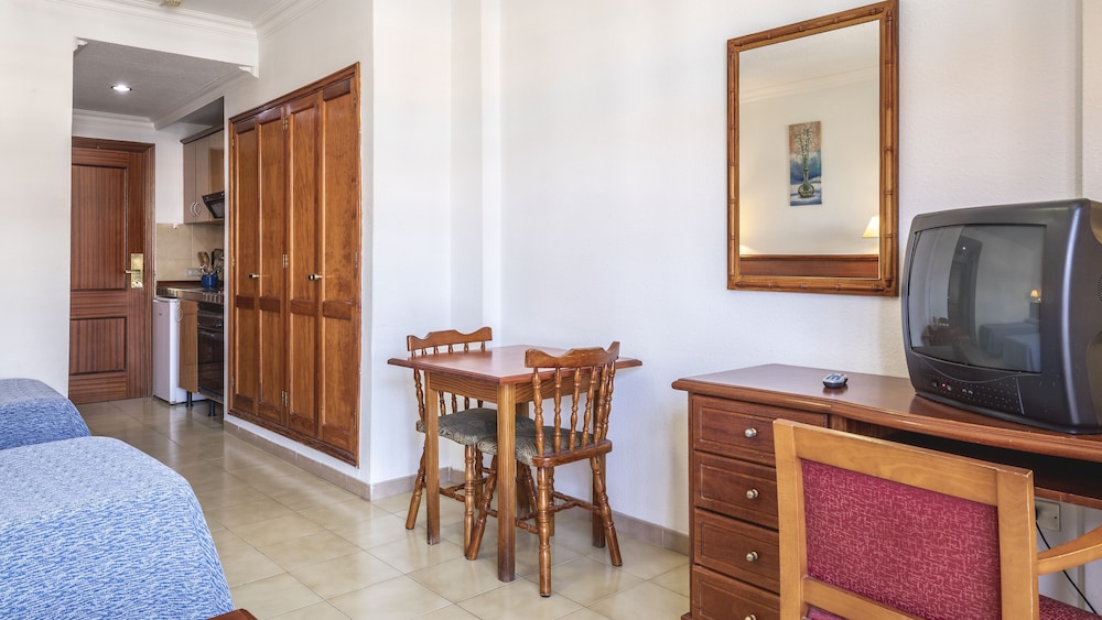 Apartamentos Be Smart Florida Plaza — Hotel rooms in Puerto de la Cruz, Canary Islands