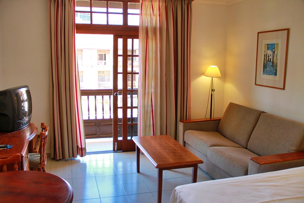 Apartamentos Be Smart Florida Plaza — Hotel rooms in Puerto de la Cruz, Canary Islands