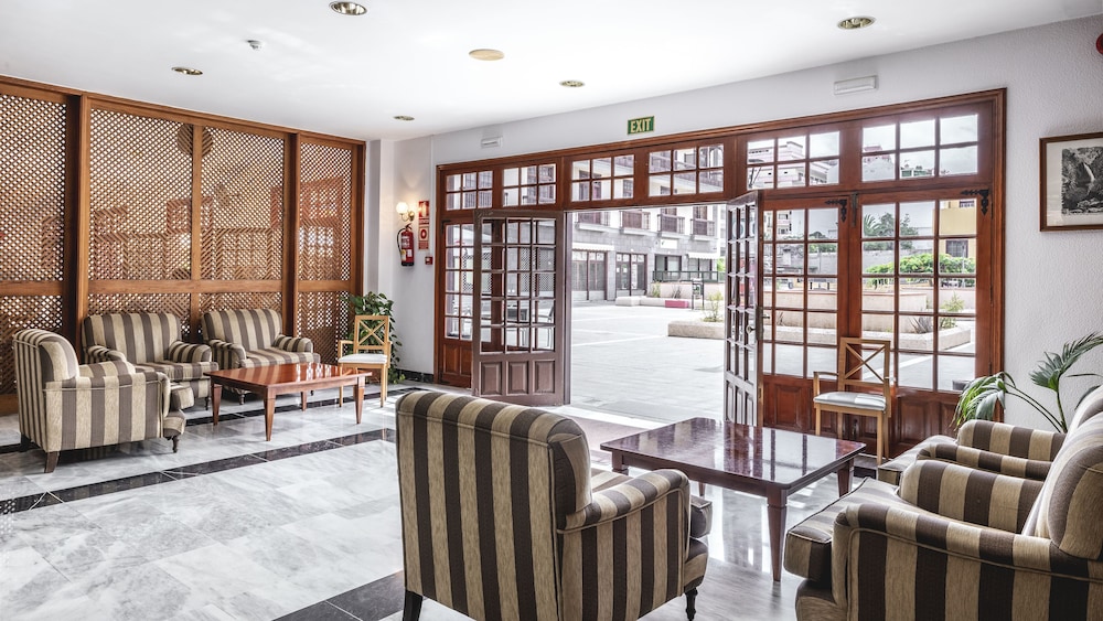 Apartamentos Be Smart Florida Plaza — Hotel building in Puerto de la Cruz, Canary Islands