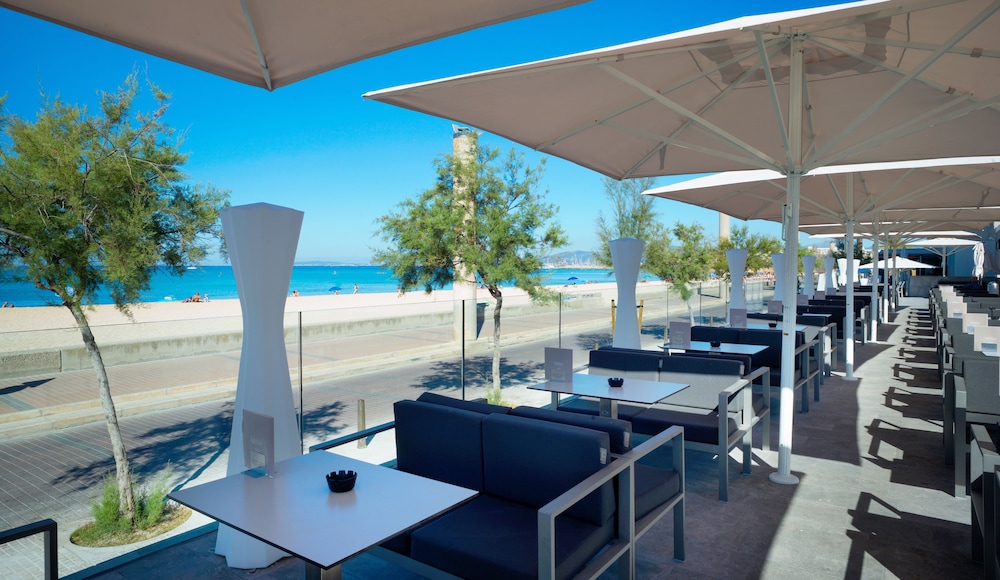 Aparthotel Fontanellas Playa — Restaurant & bars in Playa de Palma, Balearic Islands