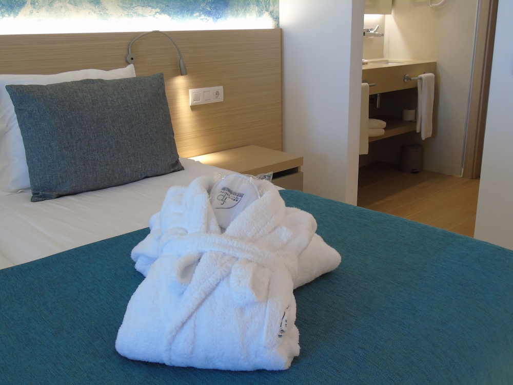 Aparthotel Fontanellas Playa — Hotel rooms in Playa de Palma, Balearic Islands