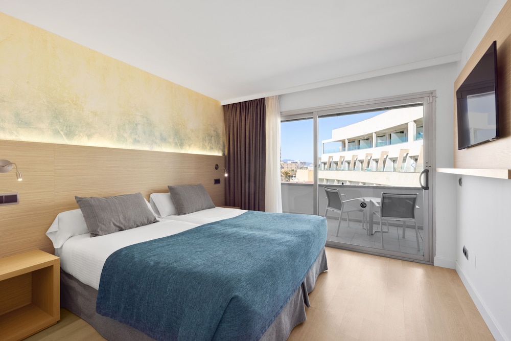 Aparthotel Fontanellas Playa — Hotel rooms in Playa de Palma, Balearic Islands