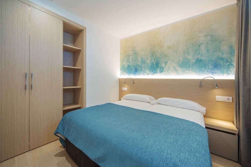 Aparthotel Fontanellas Playa — Hotel rooms in Playa de Palma, Balearic Islands