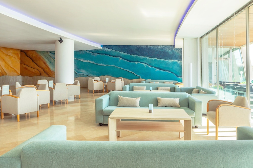 Aparthotel Fontanellas Playa — Restaurant & bars in Playa de Palma, Balearic Islands