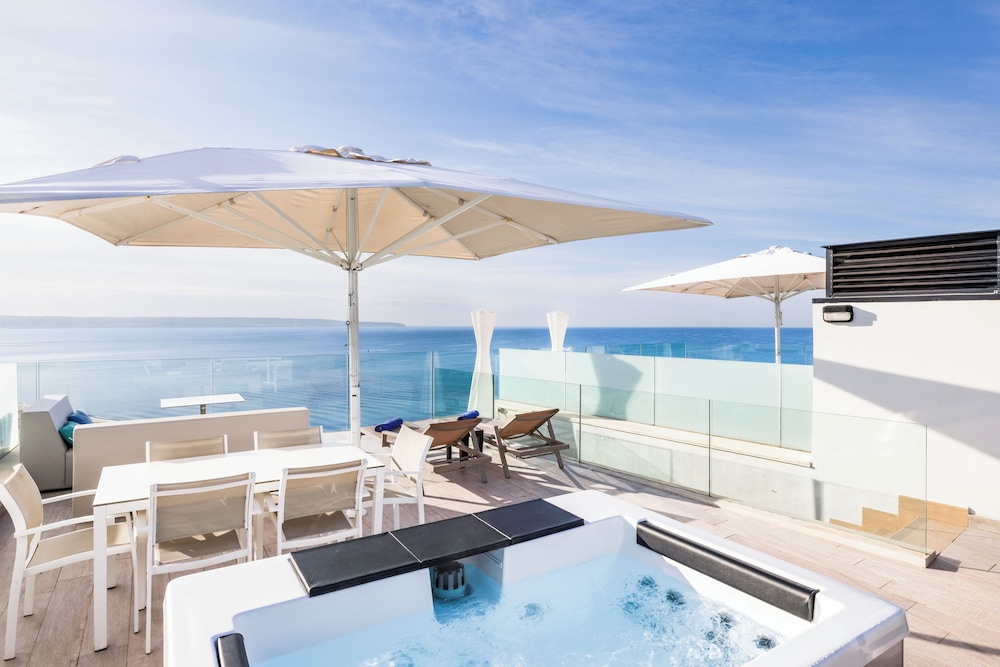 Aparthotel Fontanellas Playa — Swimming pool in Playa de Palma, Balearic Islands