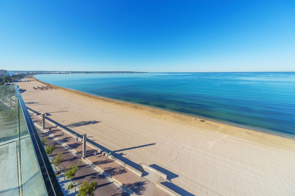 Aparthotel Fontanellas Playa — Beach in Playa de Palma, Balearic Islands