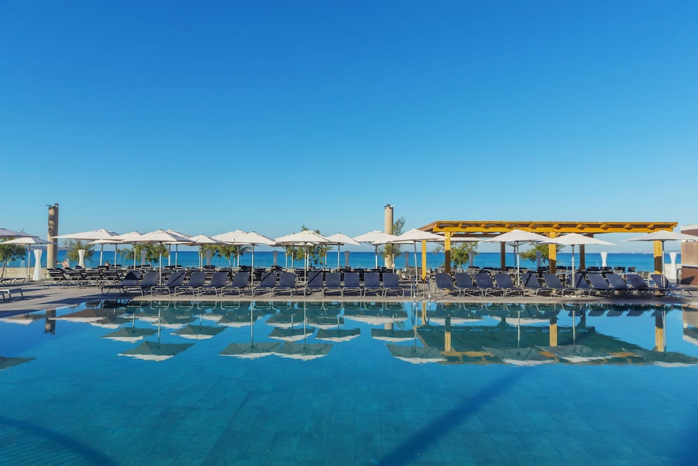 Aparthotel Fontanellas Playa — Swimming pool in Playa de Palma, Balearic Islands