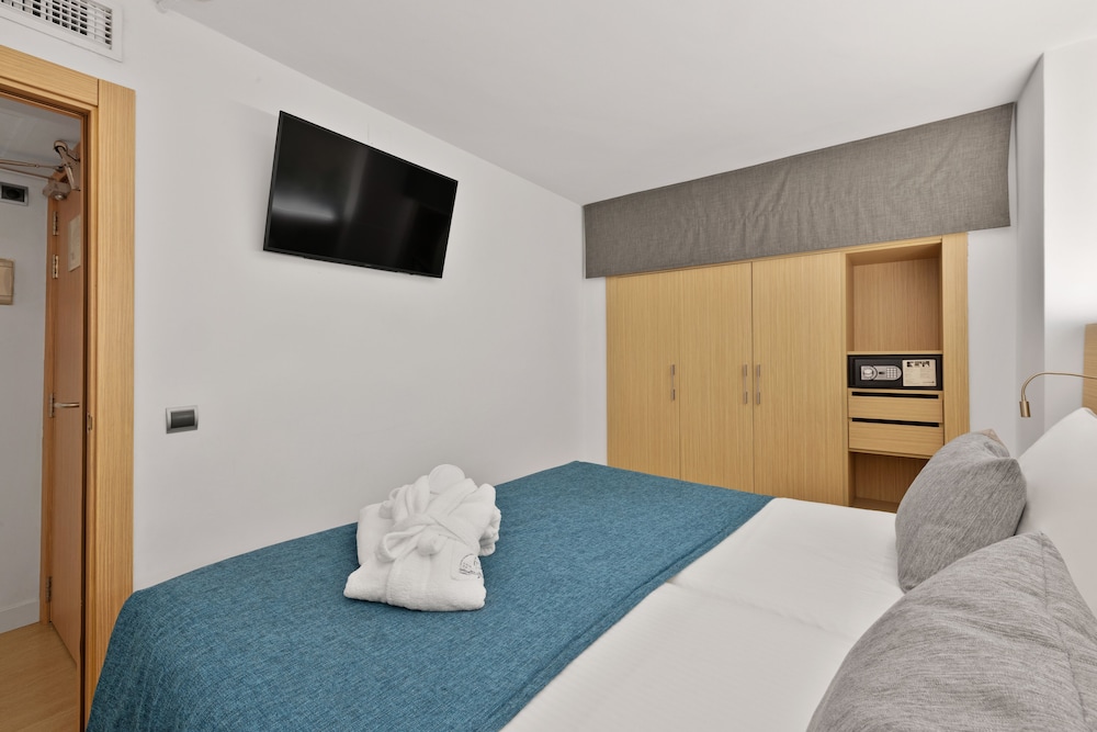 Aparthotel Fontanellas Playa — Hotel rooms in Playa de Palma, Balearic Islands